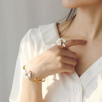 Spring White Enamel Daisy Ring