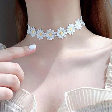 Dainty Daisy Collar Chain Necklace