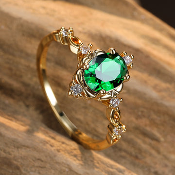 Vintage Emerald Zircon Stone Pincess Ring