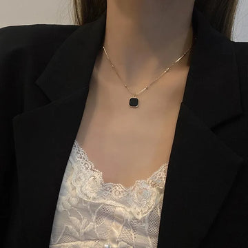 Exquisite Black Square Pendant Necklace