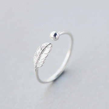 Simple Fine Feather Ring