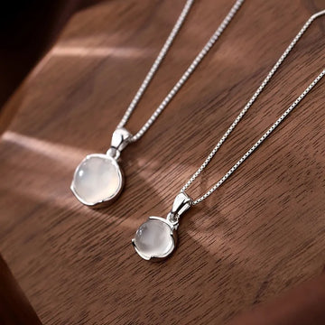 Luxury White Round Moonstone Pendant Necklaces