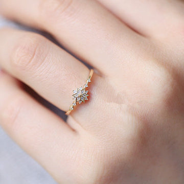 Shiny Zircon Exquisite Snowflake Ring
