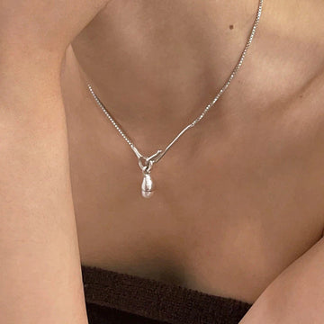 Unique Pearl Pendant Necklace