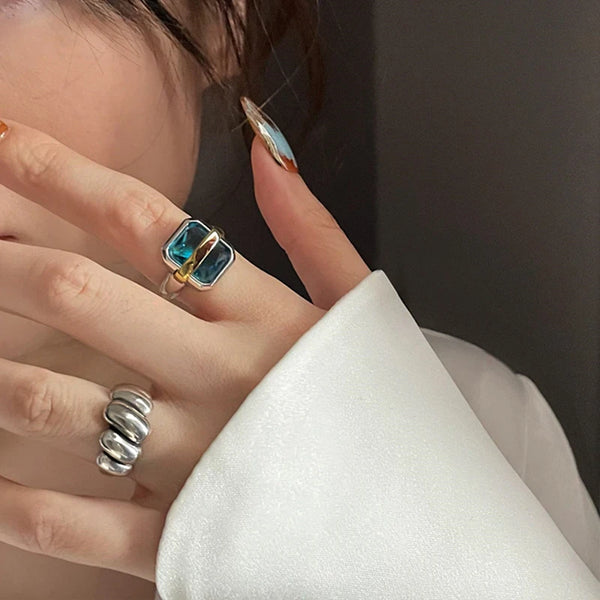 Square finger ring hotsell
